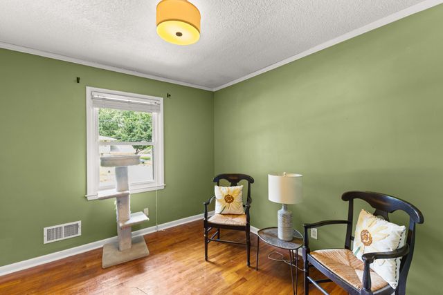 3001 Hillsdale Drive, Urbandale, IA 50322