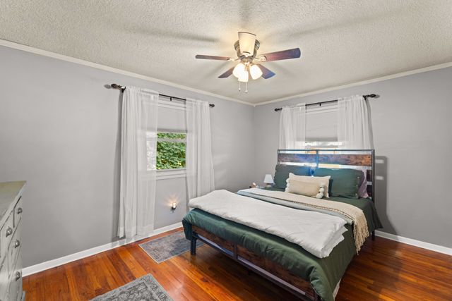 3001 Hillsdale Drive, Urbandale, IA 50322