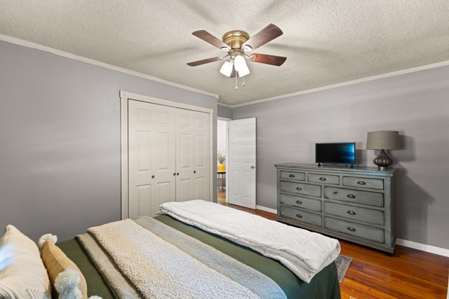 3001 Hillsdale Drive, Urbandale, IA 50322