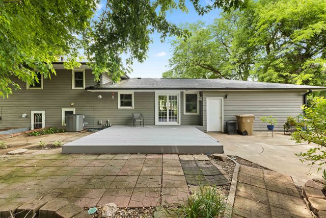 3001 Hillsdale Drive, Urbandale, IA 50322