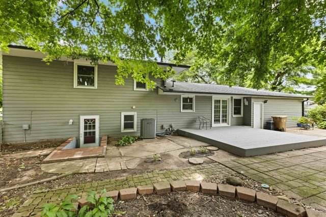 3001 Hillsdale Drive, Urbandale, IA 50322
