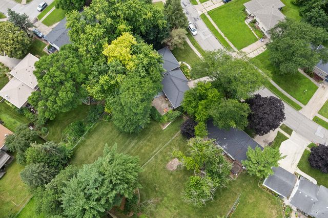3001 Hillsdale Drive, Urbandale, IA 50322