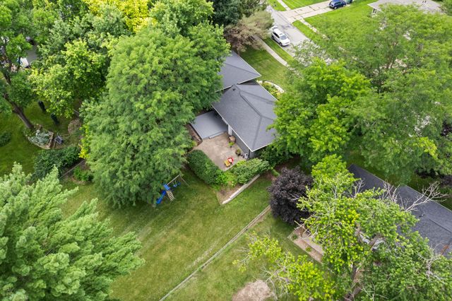 3001 Hillsdale Drive, Urbandale, IA 50322