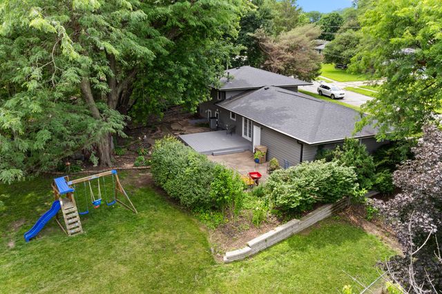 3001 Hillsdale Drive, Urbandale, IA 50322