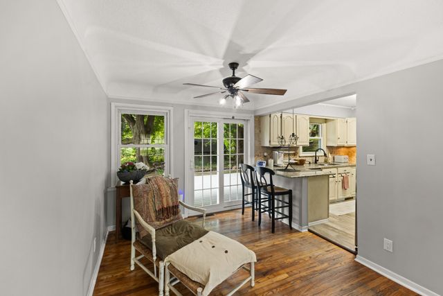 3001 Hillsdale Drive, Urbandale, IA 50322