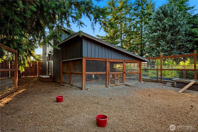 25615 SE 396th Street, Enumclaw, WA 98022