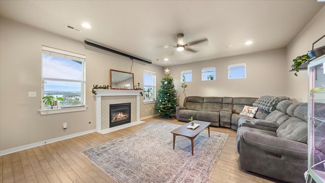 6614 Aintree Drive, Pasco, WA 99301