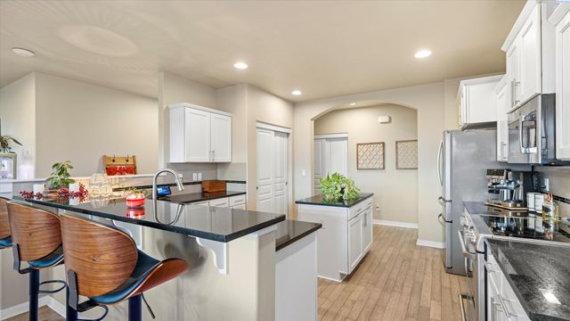 6614 Aintree Drive, Pasco, WA 99301