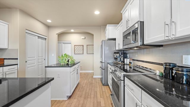 6614 Aintree Drive, Pasco, WA 99301