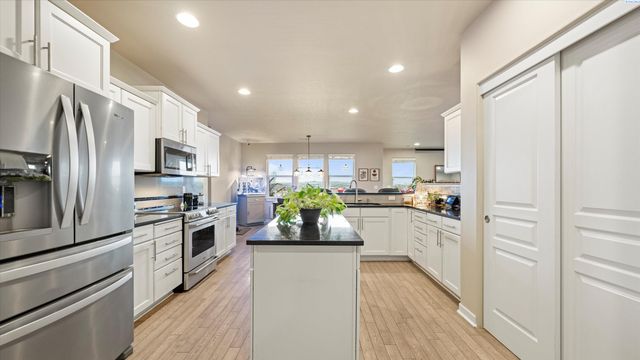 6614 Aintree Drive, Pasco, WA 99301