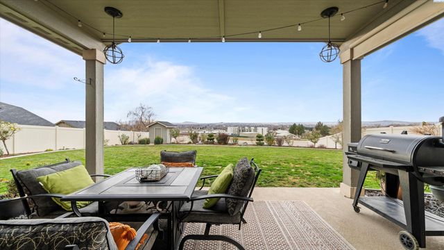 6614 Aintree Drive, Pasco, WA 99301