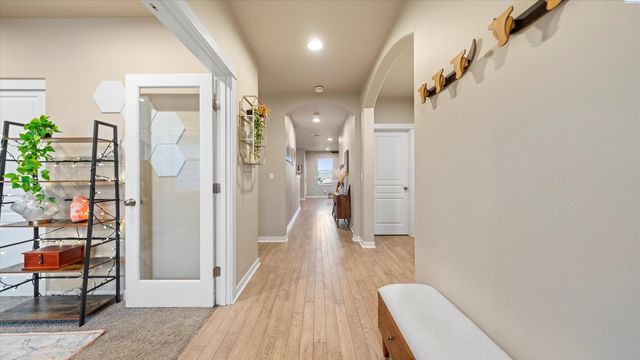 6614 Aintree Drive, Pasco, WA 99301