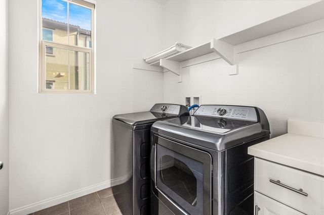 1609 Holly Leaf Way, Oceanside, CA 92056