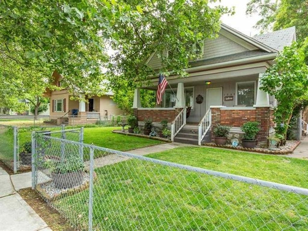 1207 W Shannon Ave, Spokane, WA 99207 photo 2
