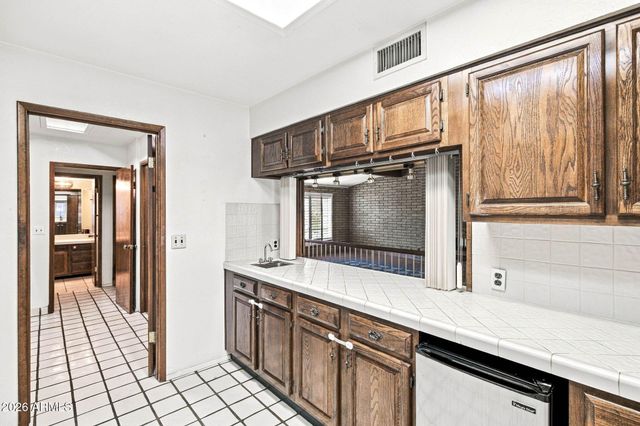 9639 N 19TH Street, Phoenix, AZ 85020