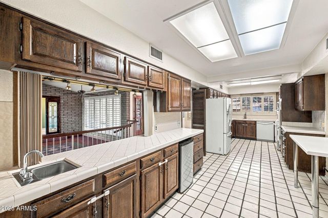 9639 N 19TH Street, Phoenix, AZ 85020