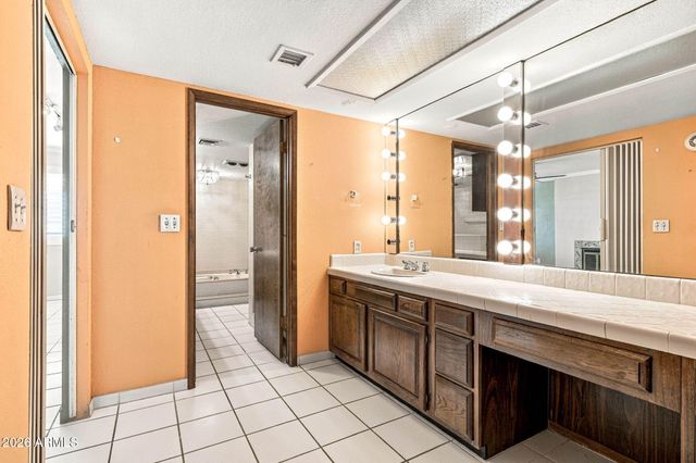 9639 N 19TH Street, Phoenix, AZ 85020