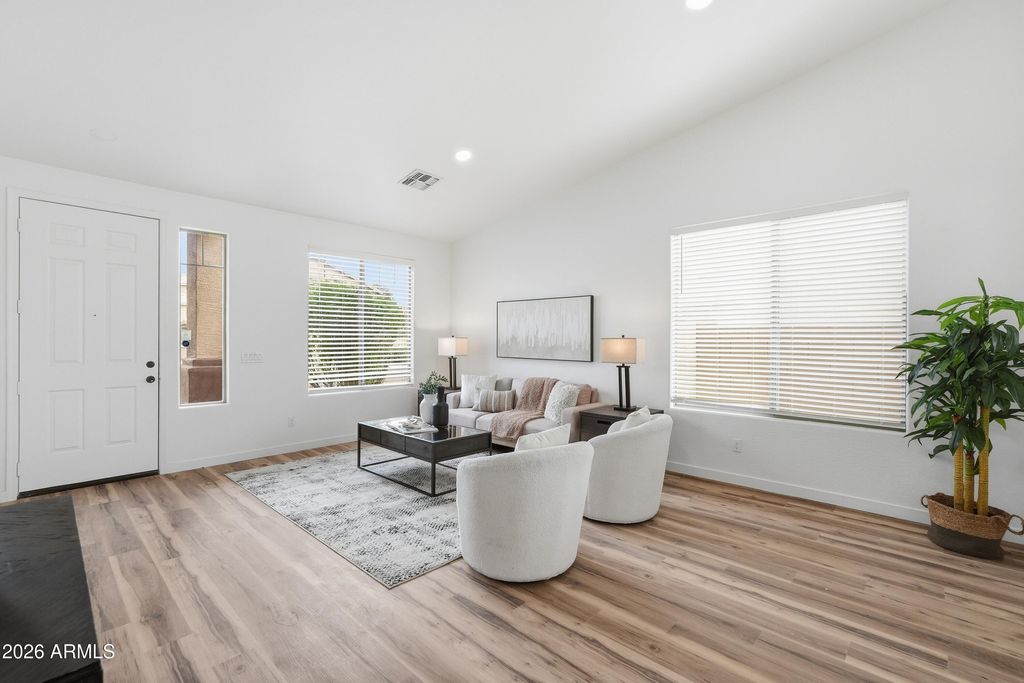 Image 4 of property listing at 3412 S 93RD Lane, Tolleson, AZ 85353