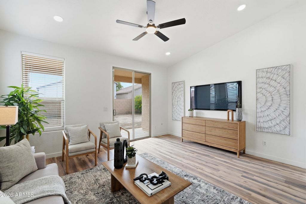 Image 6 of property listing at 3412 S 93RD Lane, Tolleson, AZ 85353
