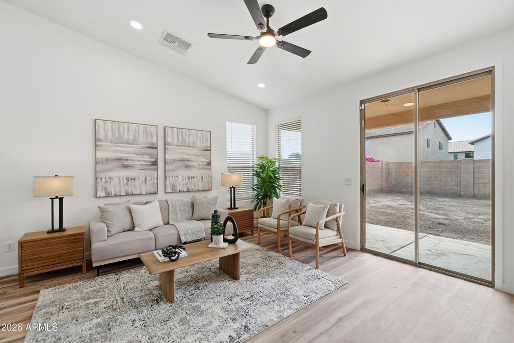 Image 9 of property listing at 3412 S 93RD Lane, Tolleson, AZ 85353