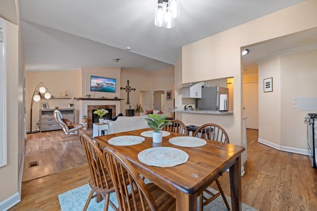 1551 Glacier Parkway, Algonquin, IL 60102