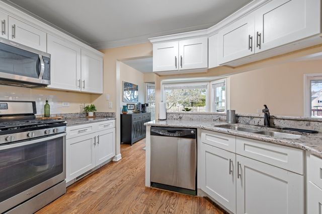 1551 Glacier Parkway, Algonquin, IL 60102