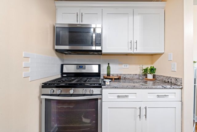 1551 Glacier Parkway, Algonquin, IL 60102