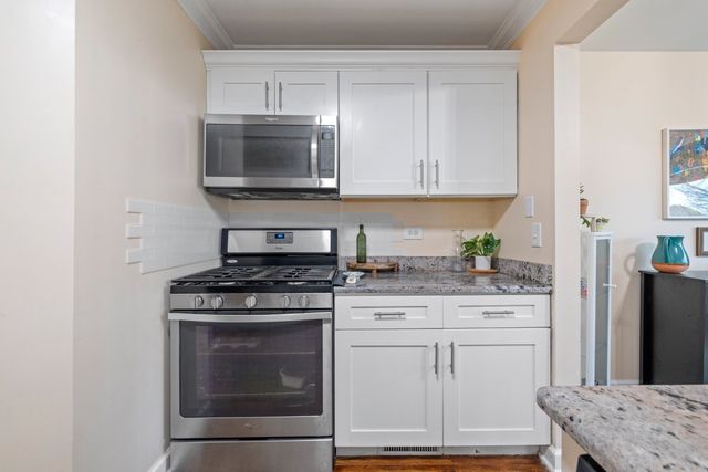 1551 Glacier Parkway, Algonquin, IL 60102