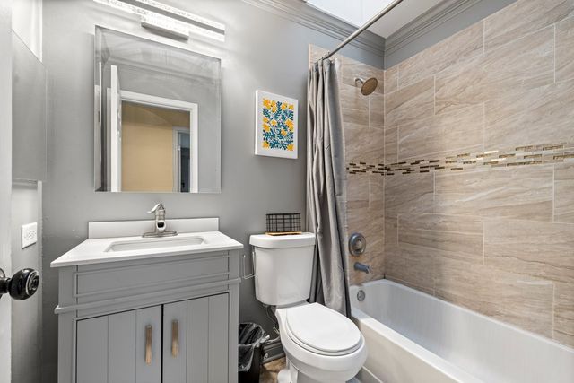 1551 Glacier Parkway, Algonquin, IL 60102