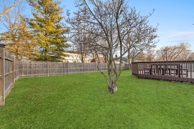 1551 Glacier Parkway, Algonquin, IL 60102