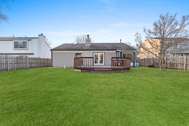 1551 Glacier Parkway, Algonquin, IL 60102