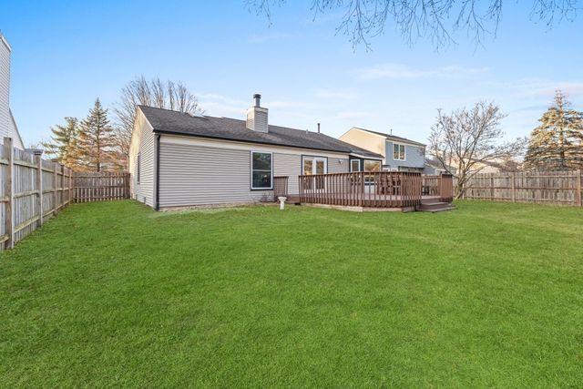 1551 Glacier Parkway, Algonquin, IL 60102