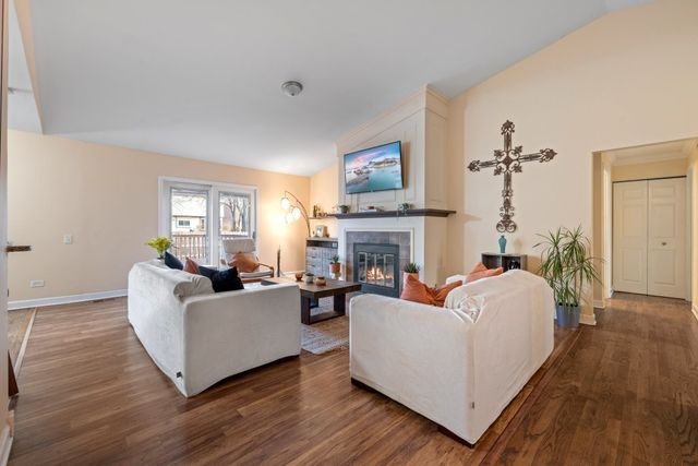 1551 Glacier Parkway, Algonquin, IL 60102