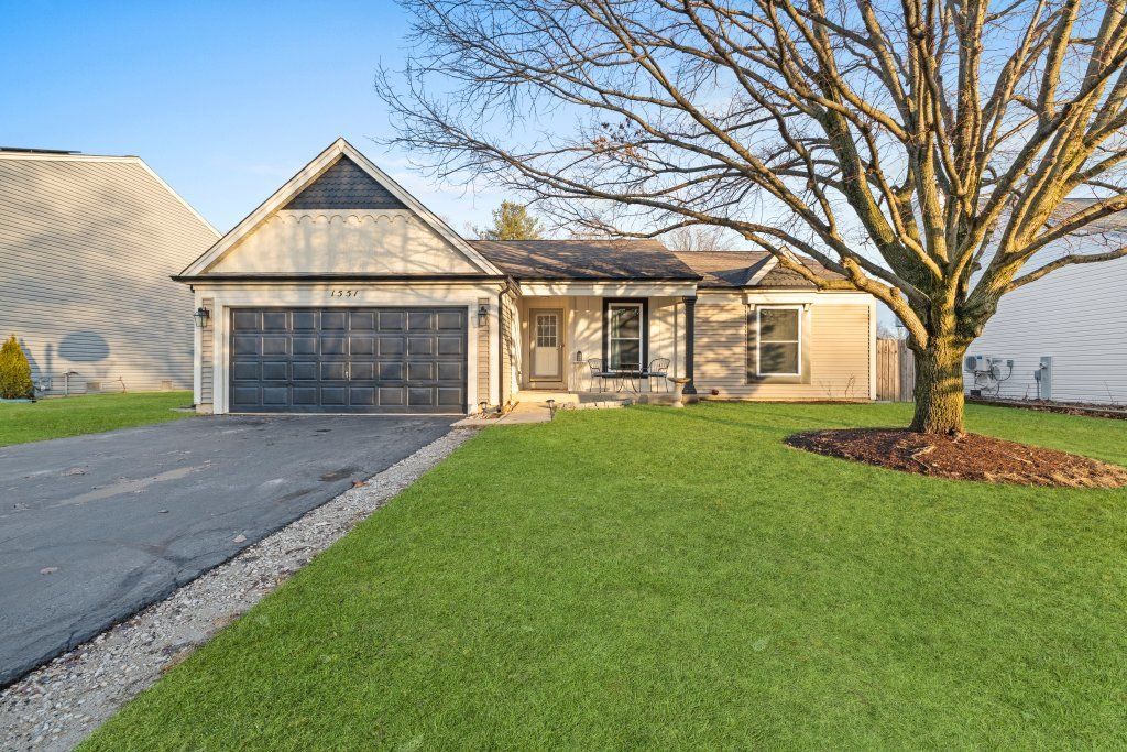 1551 Glacier Parkway, Algonquin, IL 60102