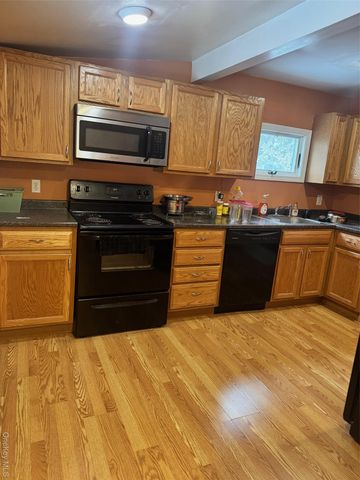 80 Earl Street, Deer Park, NY 11729