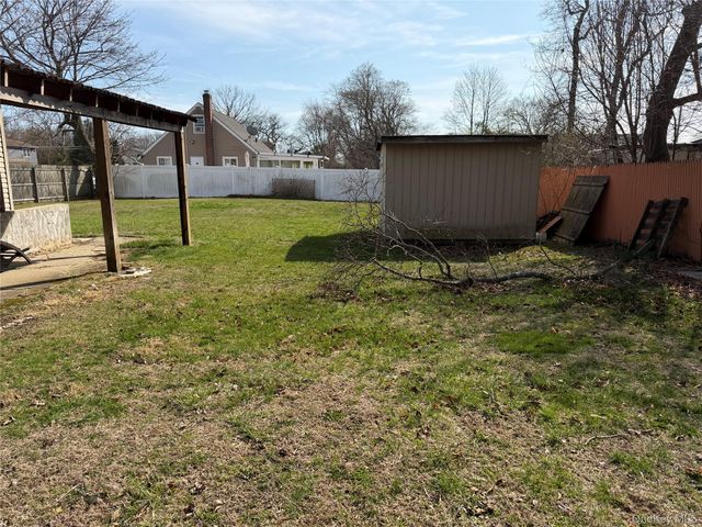 80 Earl Street, Deer Park, NY 11729