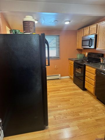 80 Earl Street, Deer Park, NY 11729