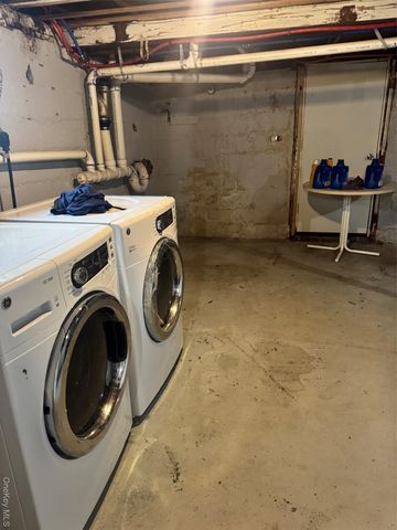 80 Earl Street, Deer Park, NY 11729