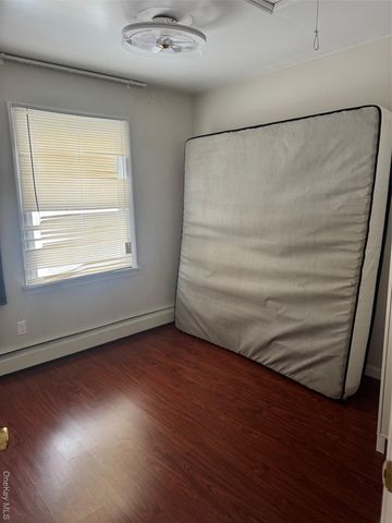 80 Earl Street, Deer Park, NY 11729