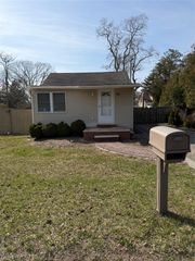 80 Earl Street, Deer Park, NY 11729