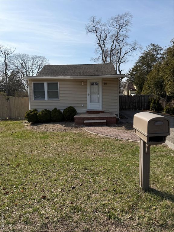 80 Earl Street, Deer Park, NY 11729