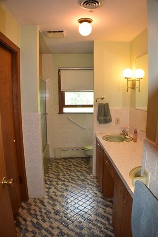 175 High St, Somerset, MA 02716