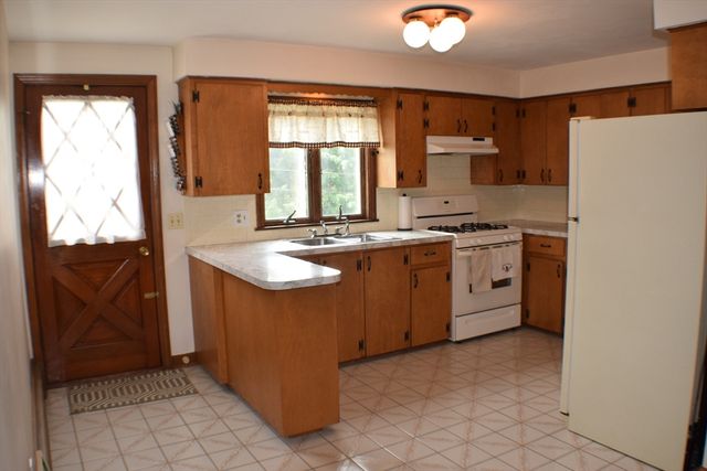 175 High St, Somerset, MA 02716