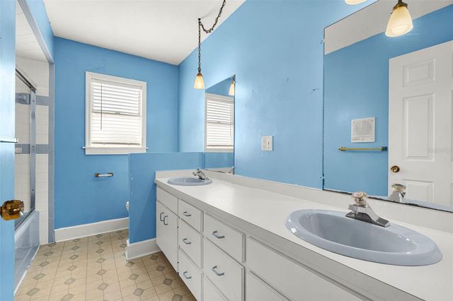 2002 8TH STREET W, Palmetto, FL 34221
