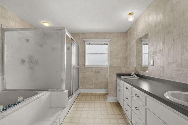 2002 8TH STREET W, Palmetto, FL 34221