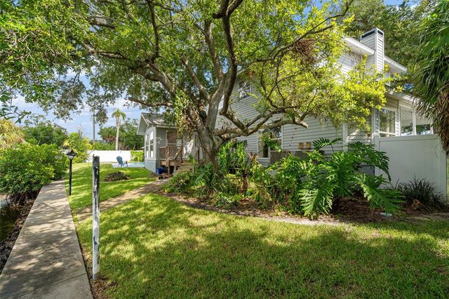 2002 8TH STREET W, Palmetto, FL 34221
