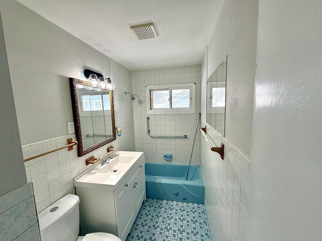 6560 N 60th STREET, Milwaukee, WI 53223