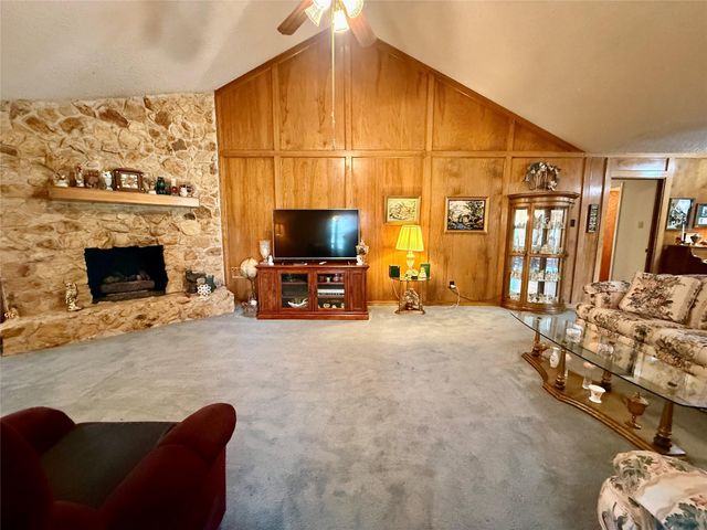 175 Freeman Boulevard, West Columbia, TX 77486