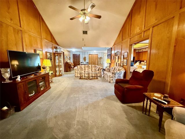 175 Freeman Boulevard, West Columbia, TX 77486