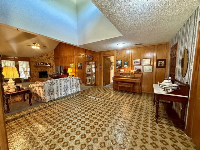 175 Freeman Boulevard, West Columbia, TX 77486